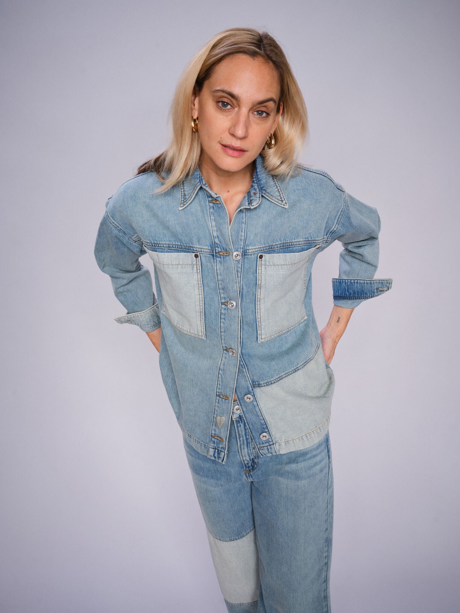 Modelshot / Mid Blue / Detail